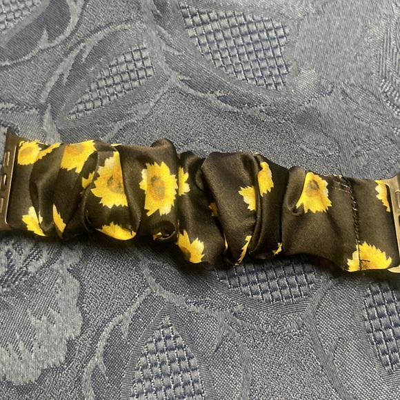 Scrunching Apple Watch bands 42mm/44mm/45mm - Picture 3 of 5